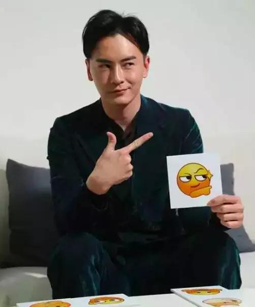 萌贱兔表情包,盘点那些暗藏玄机的emoji表情包