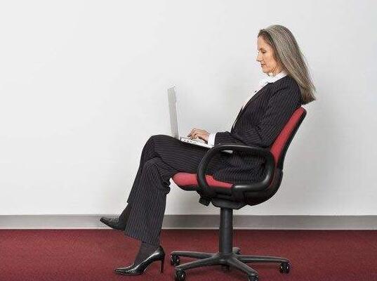 升降椅一秒变*弹炸**!你还敢坐吗?