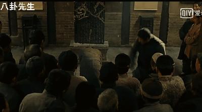 范冰冰被酒瓶爆头，刘德华被殴打，这些明星拍戏真不容易