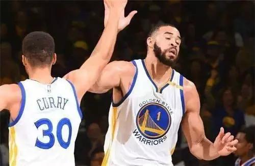 被“五大囧”摧毁的篮球人生,他真的是个脑残吗?