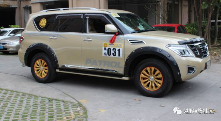 尼桑途乐Y61外观改装案例,途乐y62改装液晶仪表