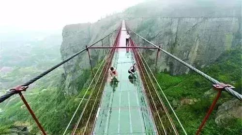 天津亚洲玻璃栈道多高多长,天津周边落差400米玻璃栈道