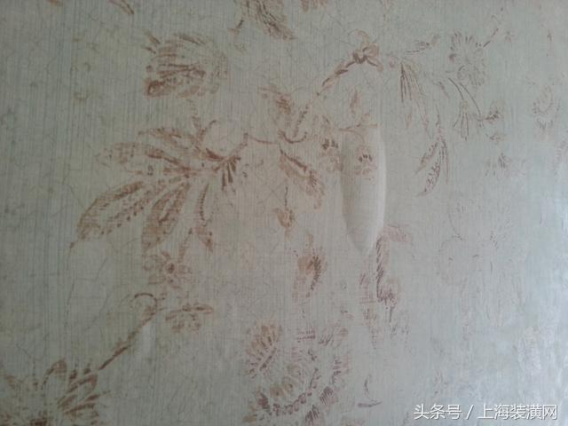 墙纸大面积脱胶翘边怎么修复,原来墙纸