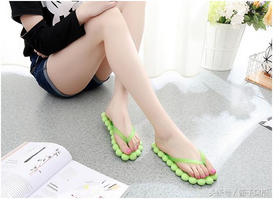 不曾见过的人字拖，让你裸脚整个夏天