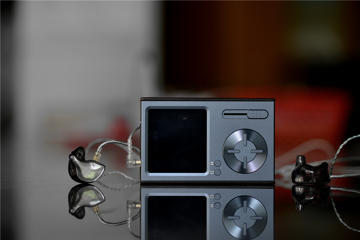 全面杂食+檀木香,七彩虹C10发烧*放播**器体验谈