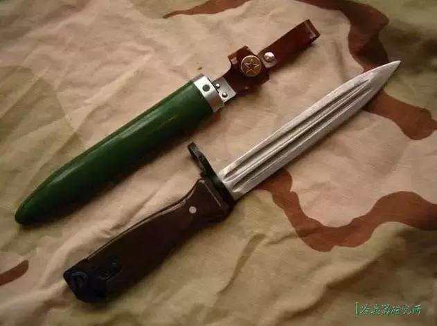 中、俄、美三国*用军***刀刺**改进之路：总有一款完爆三棱*刺军**