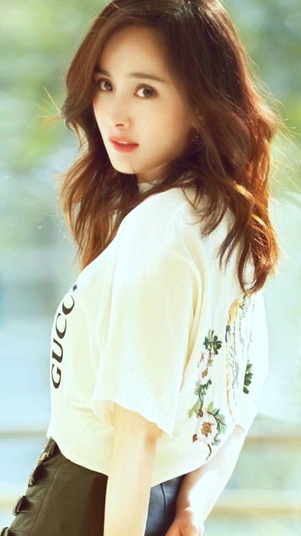 杨幂代言广告收入,流量明星杨幂