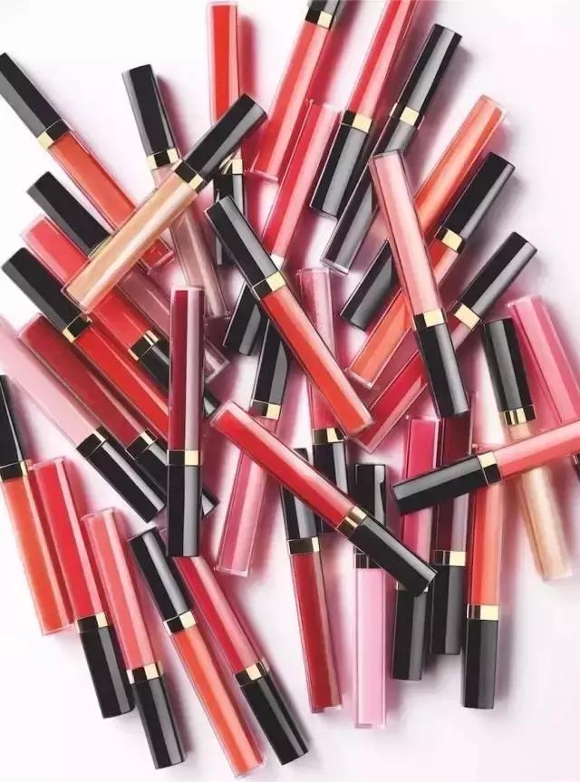 我赚到第一笔钱后，给自己买了一支Chanel