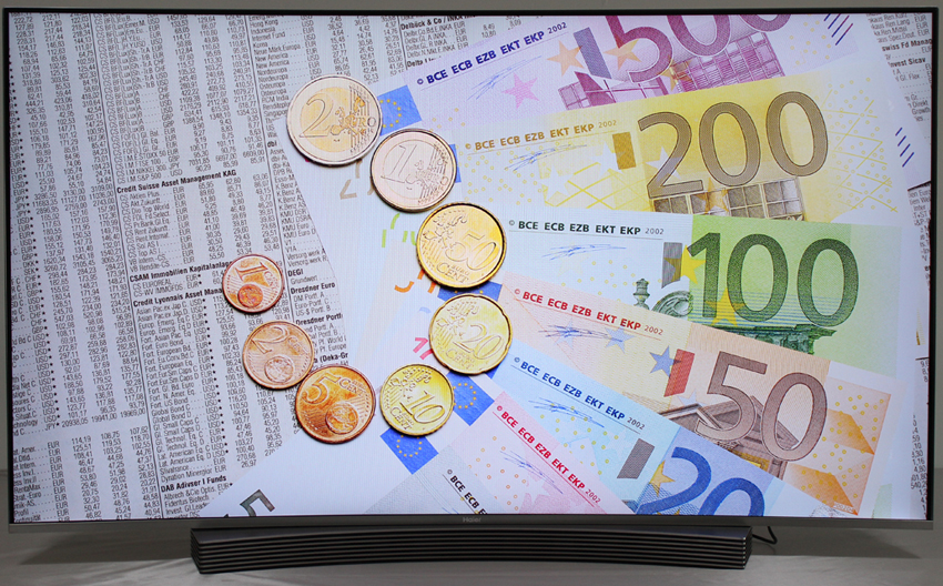 一台设备控制智能家居,一台电脑控制全屋电视