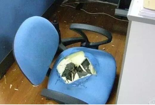 升降椅一秒变*弹炸**!你还敢坐吗?