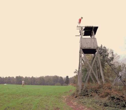 美女你这身材,玩这个动作是不是太危险了