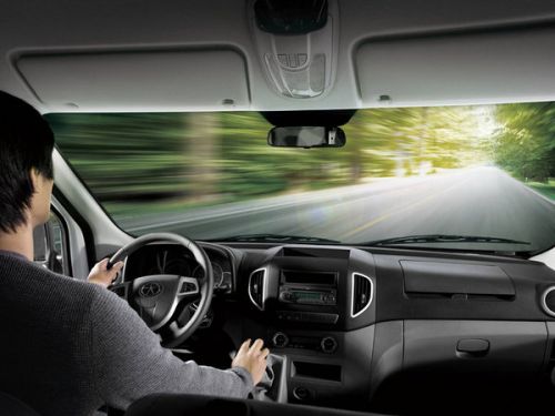 夏天开车这么开空调是错误的，90%的司机朋友都没留意