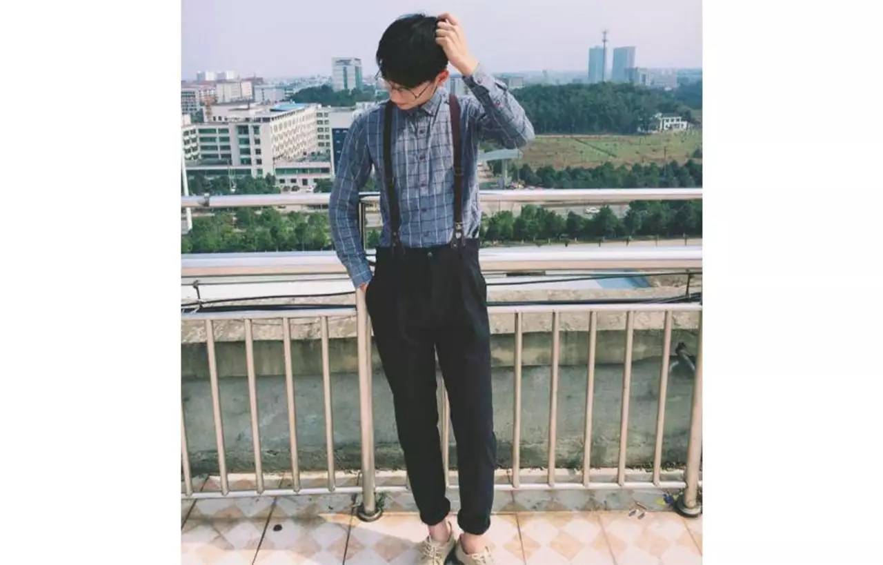 她们为别人穿的衣服，最后都一件一件脱了下来