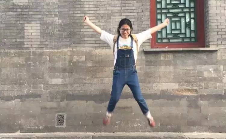 她们为别人穿的衣服，最后都一件一件脱了下来