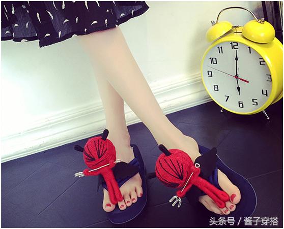 不曾见过的人字拖，让你裸脚整个夏天