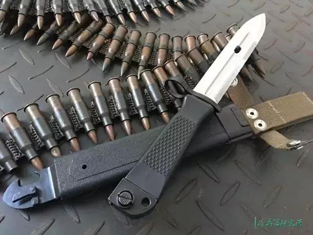 中、俄、美三国*用军***刀刺**改进之路：总有一款完爆三棱*刺军**