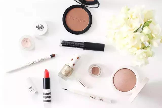 卖彩妆护肤品,卖衣服美妆品