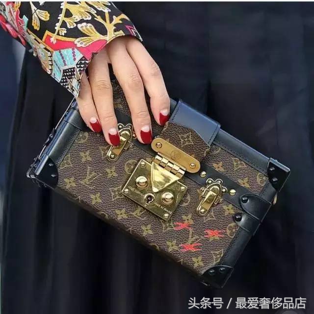 lv petite malle souple 鎵嬭 (lv petite malle)