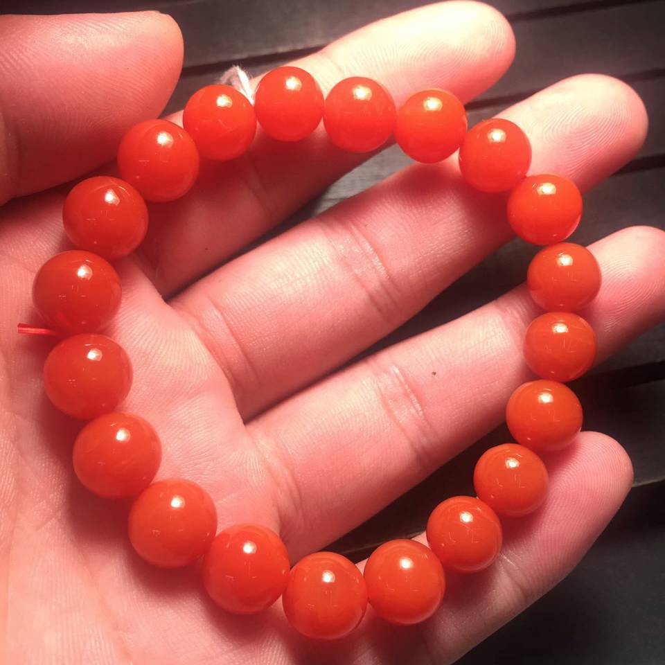 樱桃红南红玛瑙鉴别最简单方法,樱桃红南红手串戴着有什么好处