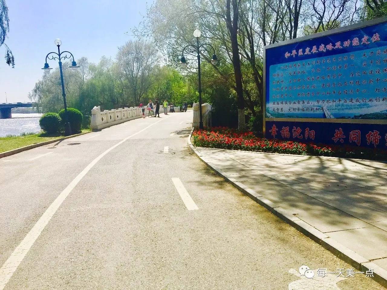 沈阳浑河边骑行夜景,浑河漫步道自行车