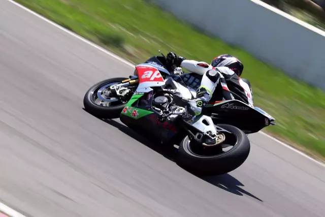 意大利limonta合作品牌,aprilia拉力摩托