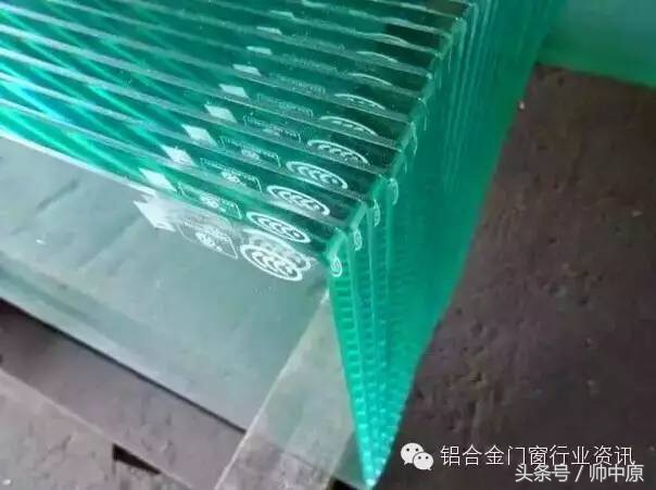 门窗钢化玻璃存在有哪些质量缺陷,门窗玻璃的隐患和弊端