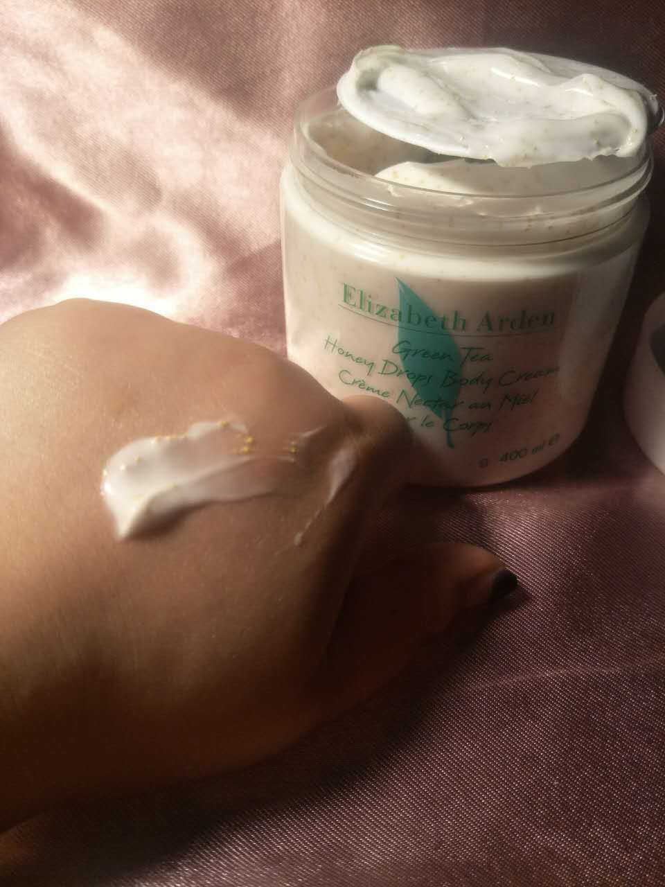 嫩白清爽身体乳,皮肤滑滑嫩嫩的身体乳