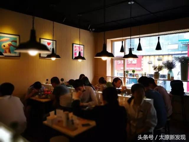 一路火到太原！在南京排队到腿麻的网红店来了！不预定还真吃不到