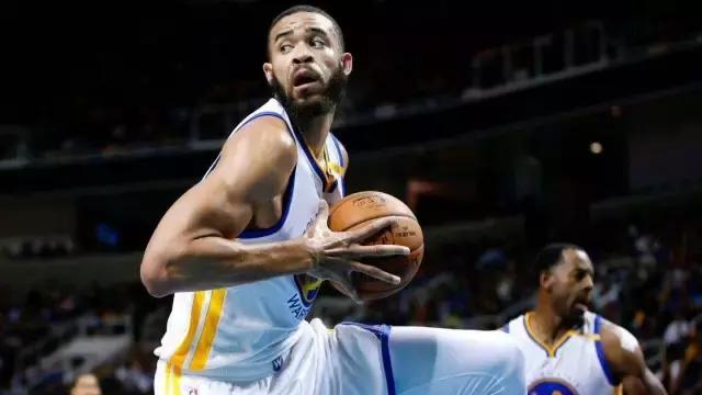 被“五大囧”摧毁的篮球人生,他真的是个脑残吗?