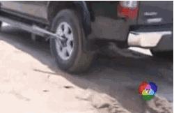 雪中车轮打滑脱困,车轮打滑一般要怎么处理