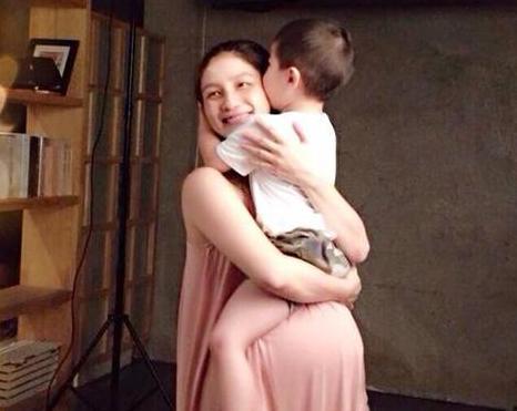 baby的大肚照很温馨，另一对明星夫妇大肚照遭网友喷口水