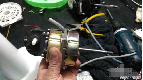 小台扇通电不转怎么办,台扇通电后不能转动的维修