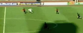 足球搞笑视频点球踢脸,足球拍的搞笑视频