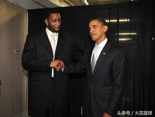 球星跨界珍贵合影,姚明羞涩,科比横跨娱乐拳坛,最后三张好心酸