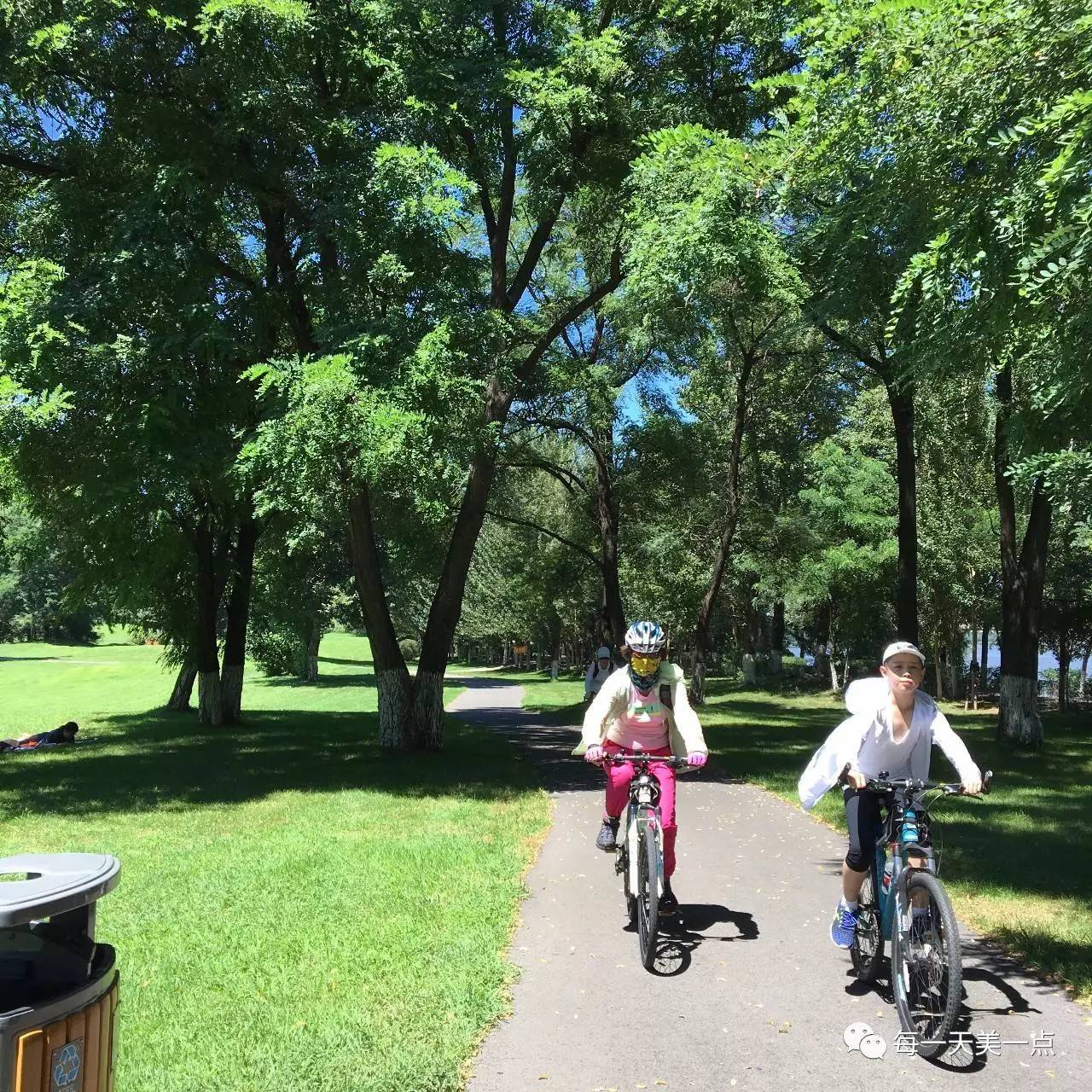 沈阳浑河边骑行夜景,浑河漫步道自行车