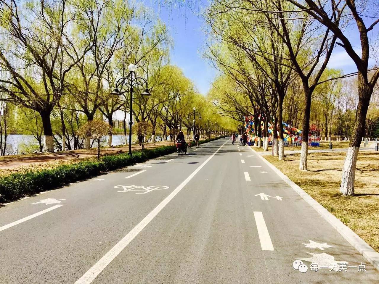 沈阳浑河边骑行夜景,浑河漫步道自行车