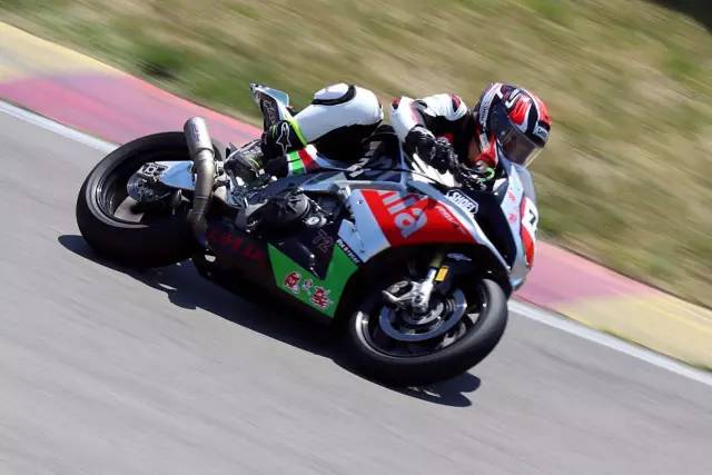 意大利limonta合作品牌,aprilia拉力摩托