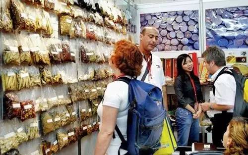 为什么入境被带小黑屋,入境怎么避免被关小黑屋