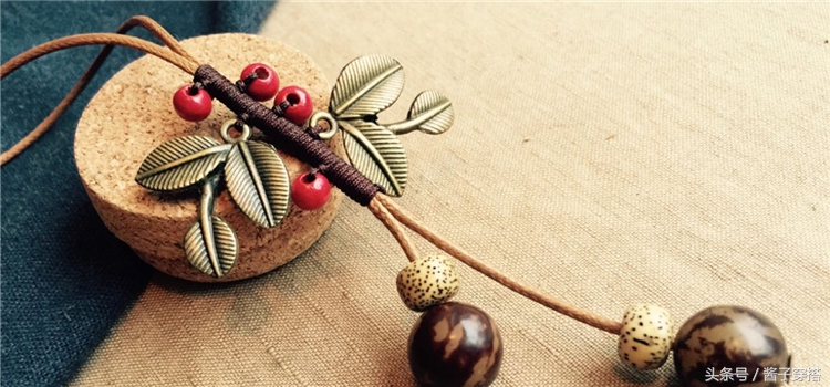 叶子化为饰品，时尚搭配的小心机