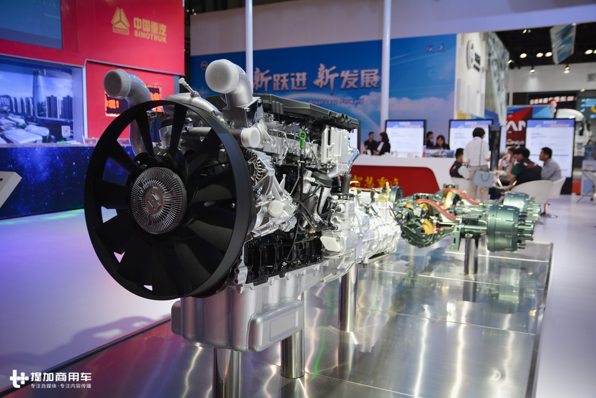 新款重汽t7牵引车,540马力的重汽