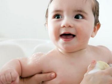 用这些方法让宝宝夏季远离痱子,夏季宝宝如何预防痱子