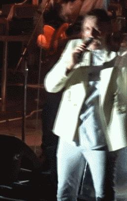 凡是填苟的，男的留下女的走人；凡是填”的，女的留下，男的走人