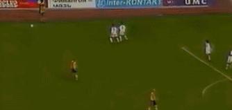 足球搞笑视频点球踢脸,足球拍的搞笑视频