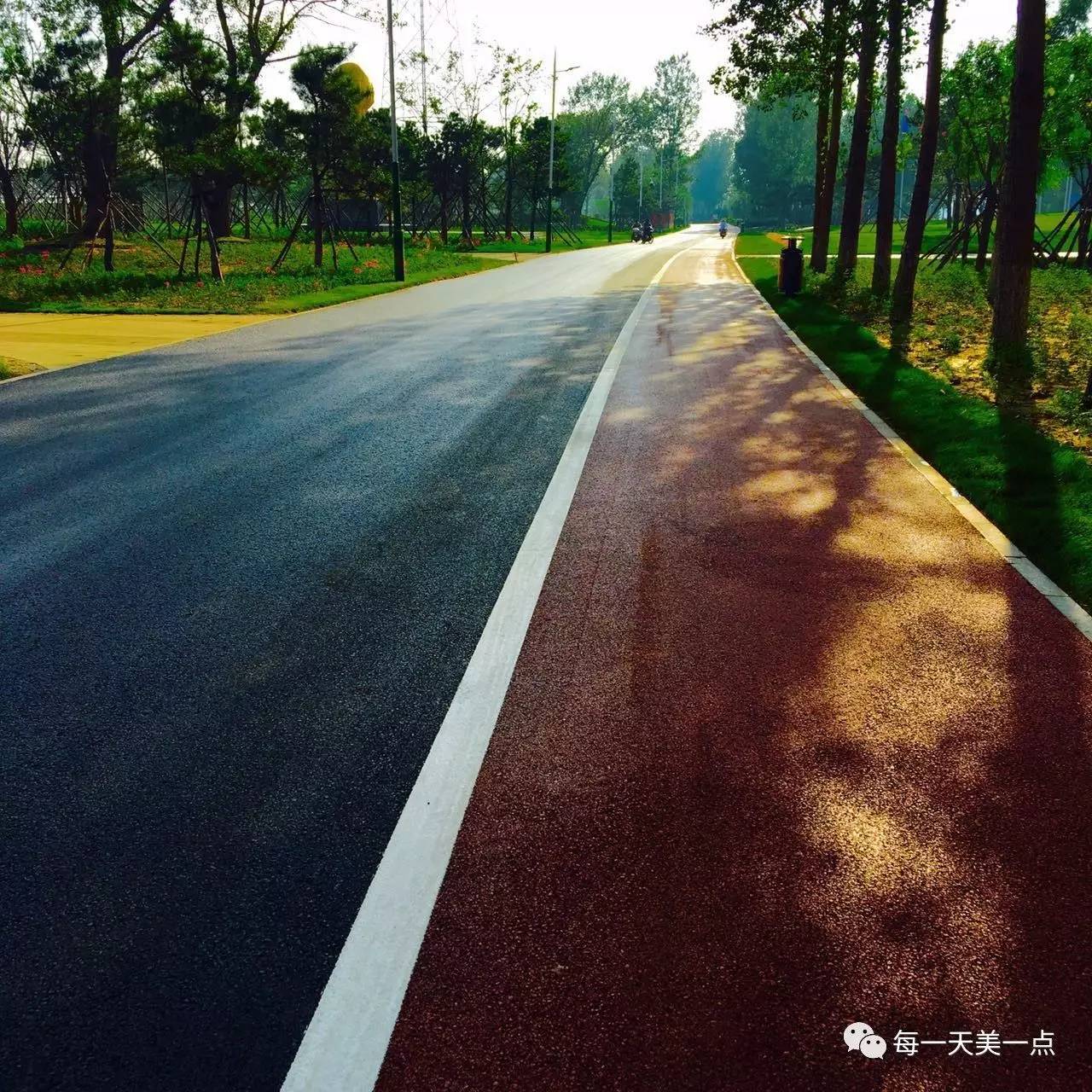 沈阳浑河边骑行夜景,浑河漫步道自行车