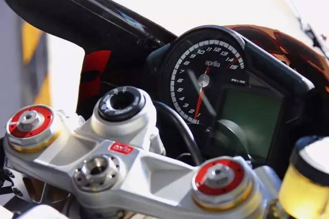 意大利limonta合作品牌,aprilia拉力摩托