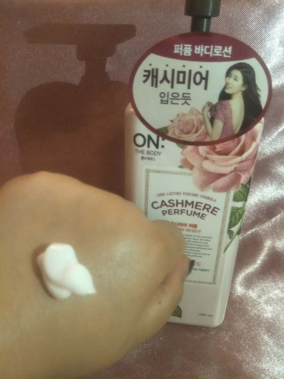 嫩白清爽身体乳,皮肤滑滑嫩嫩的身体乳