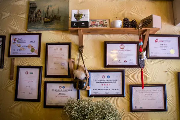 和喜欢的人下午喝咖啡,咖啡店和喜欢的人一起去