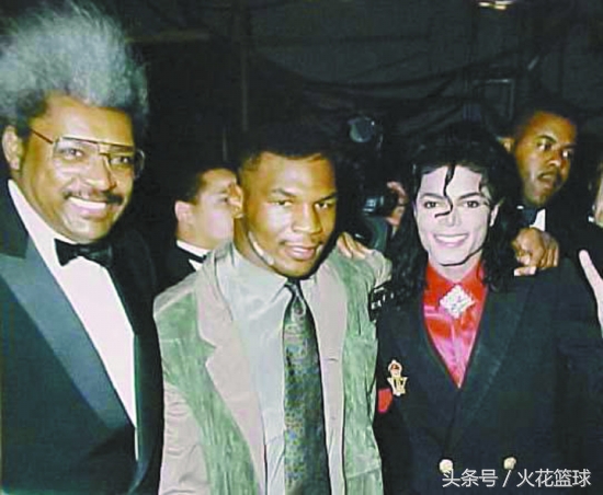 球星跨界珍贵合影,姚明羞涩,科比横跨娱乐拳坛,最后三张好心酸