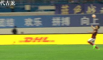 中超跑不死粗中带细，海豹式顶球大秀球技，本土球员谁会了？