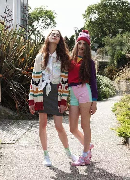 小时候我嫌这双鞋low，全身塑料的它现在要卖好几千块！